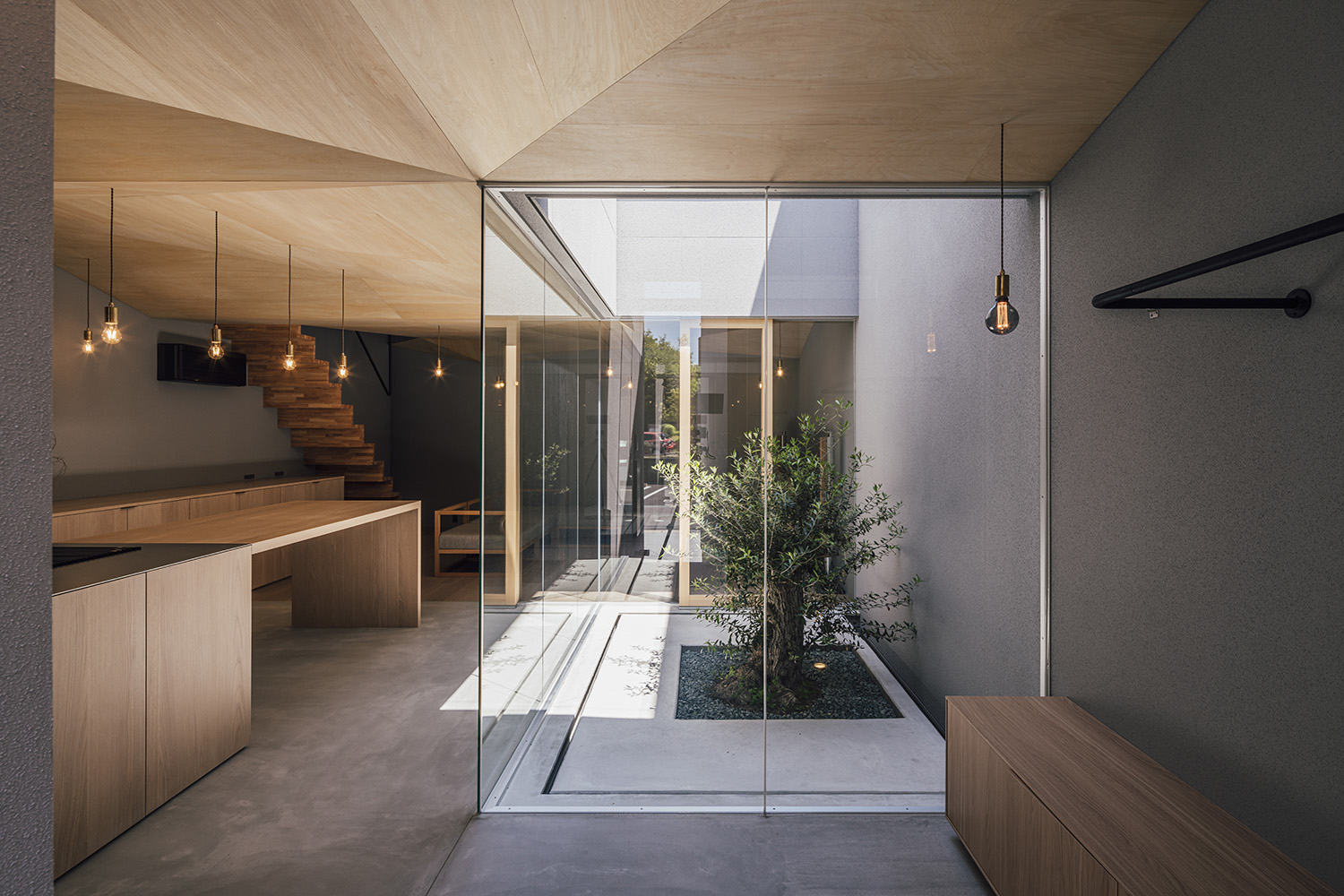 注文住宅・LDK・リビング・木の天井・木製の建具 注文住宅・デザイン住宅建築実例_『CASE736 アンモナイト』_LDK