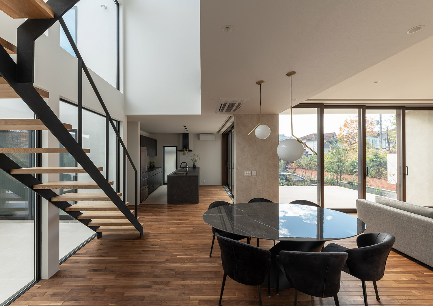 リビングイン階段で抜け感のあるリビング