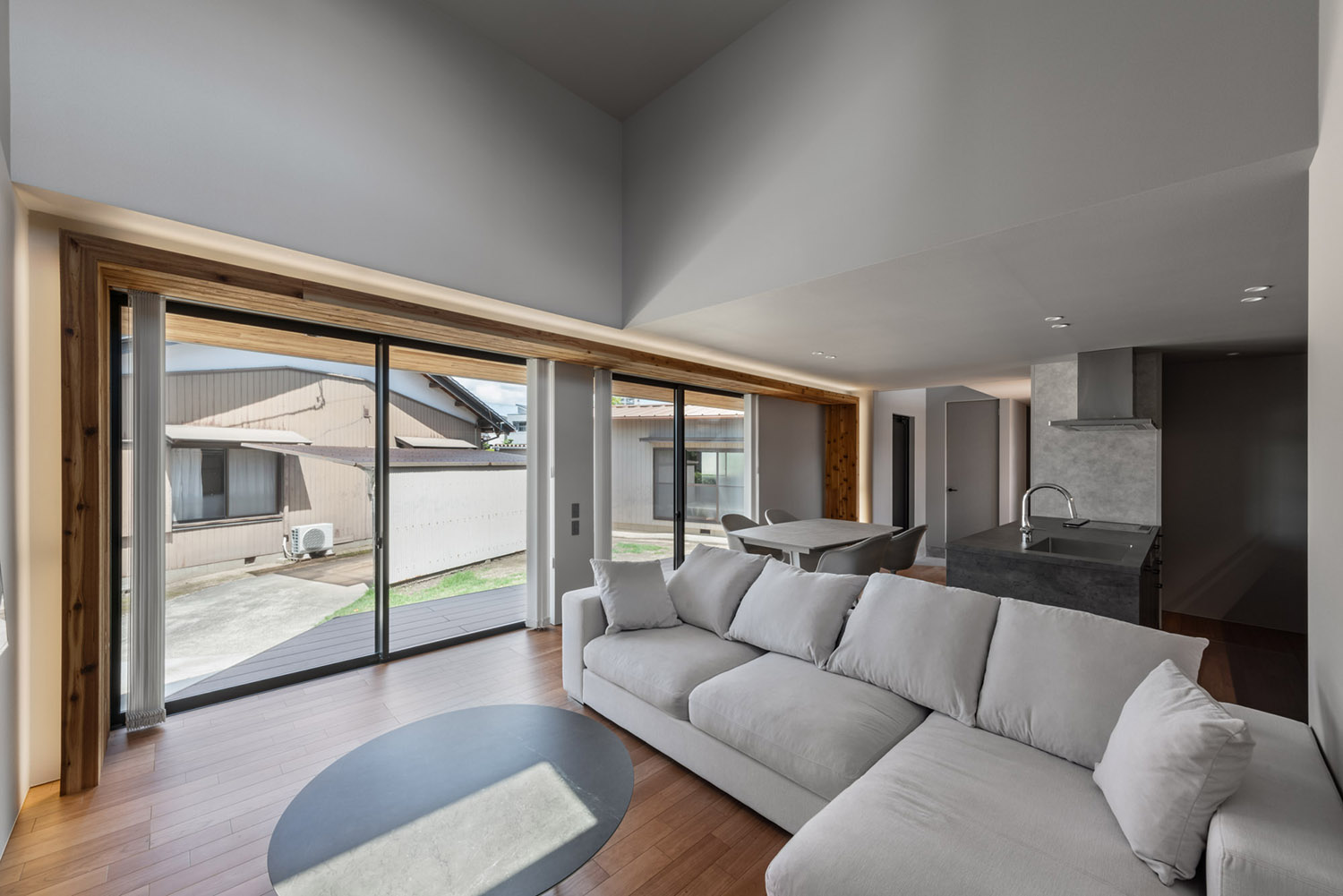 開放感があり、見た目もすっきりとしたリビング