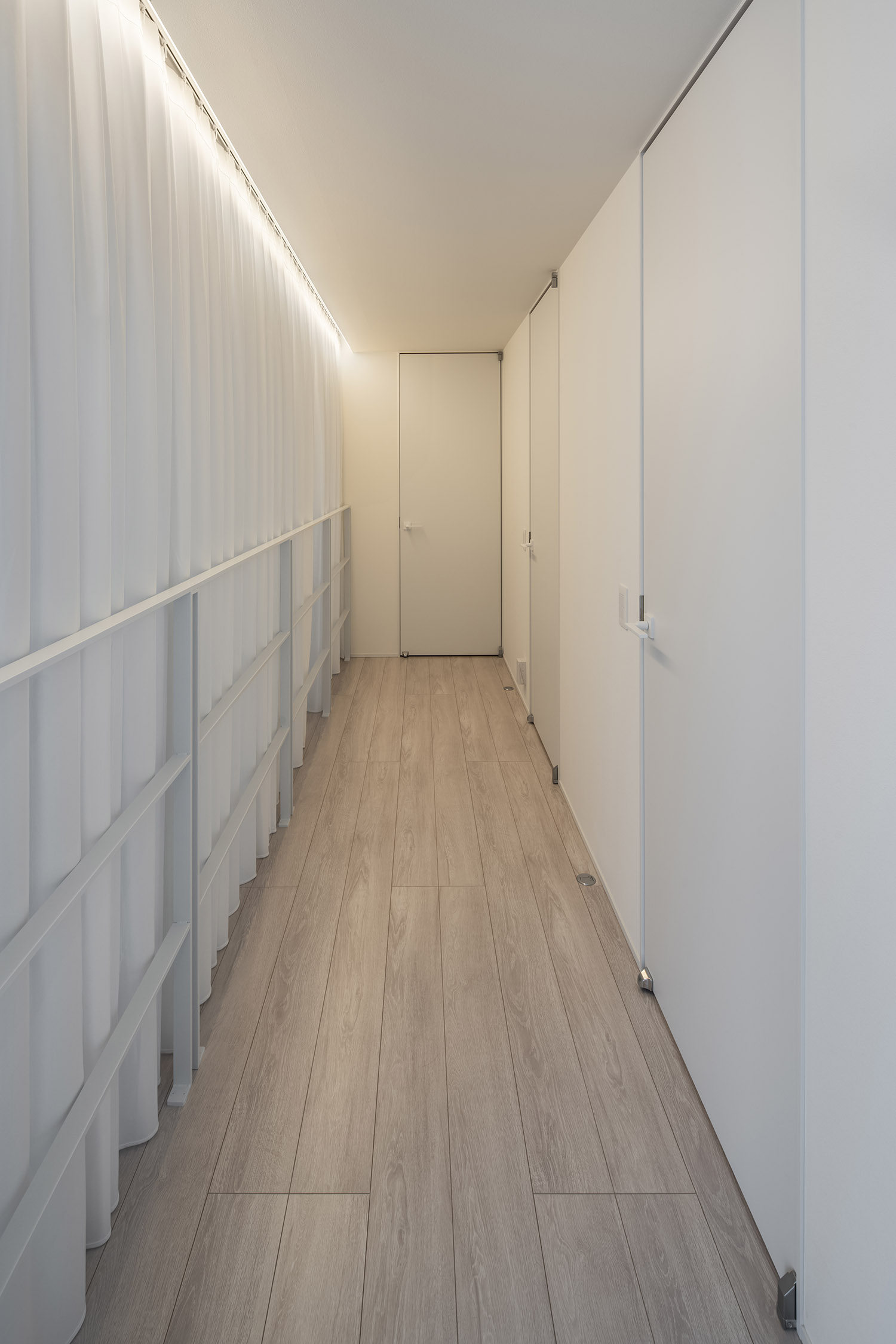 デザイン住宅建築実例_外観・注文住宅『CASE783 Refined』の建築実例・施⼯例の写真_廊下