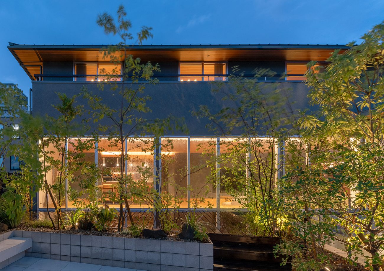 デザイン住宅建築実例_外観・注文住宅『CASE784 贅と静』の建築実例・施⼯例の写真_テラス・バルコニー