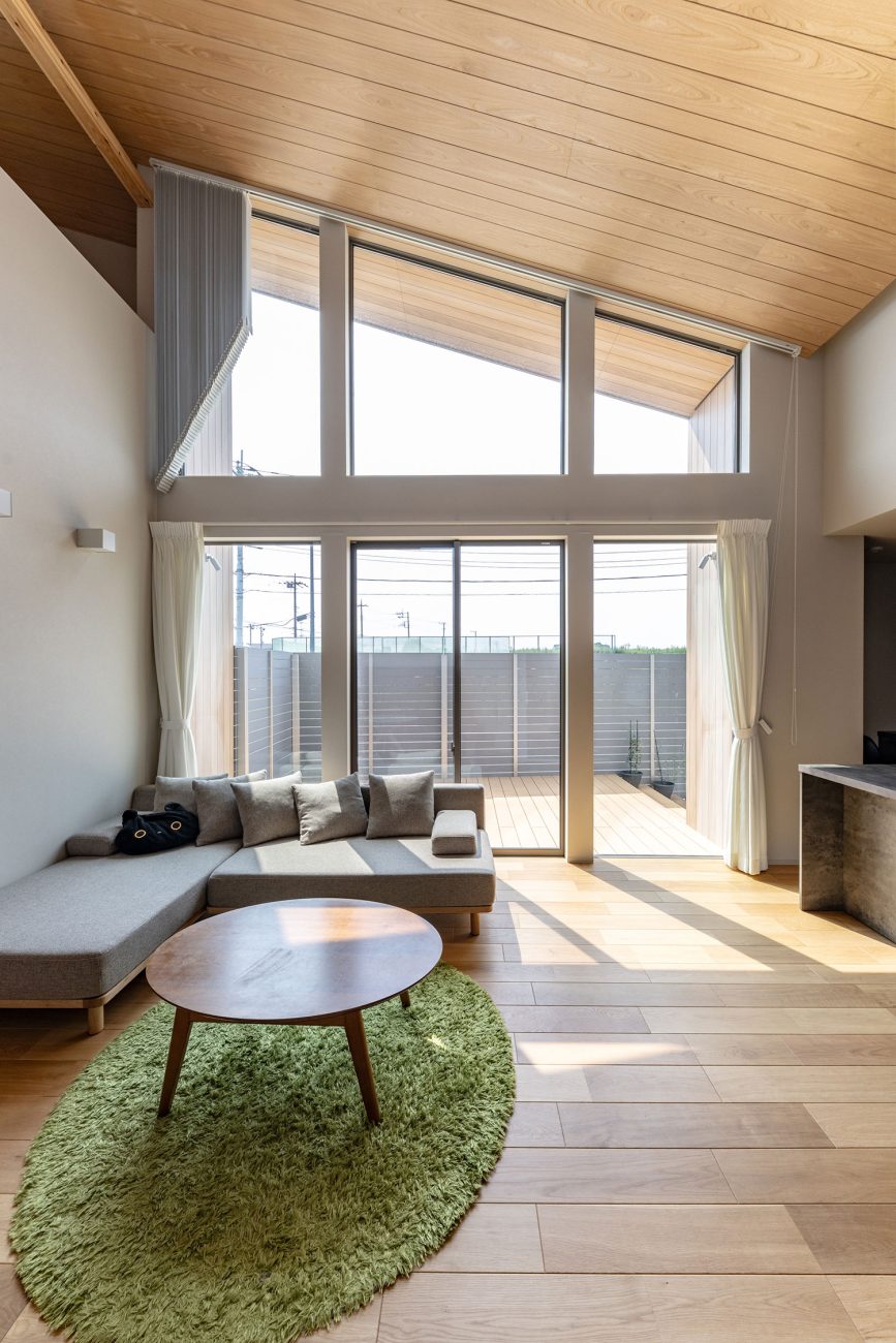 デザイン住宅建築実例_外観・注文住宅『CASE786 蒼天に抜ける家』の建築実例・施⼯例の写真_LDK