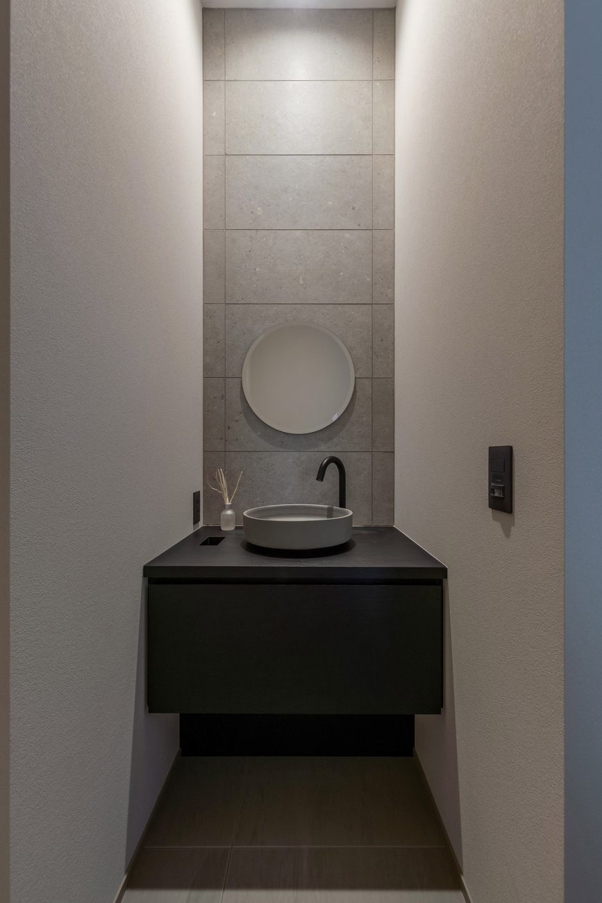 デザイン住宅建築実例_外観・注文住宅『CASE787 Monotone Nest』の建築実例・施⼯例の写真_浴室・洗面所