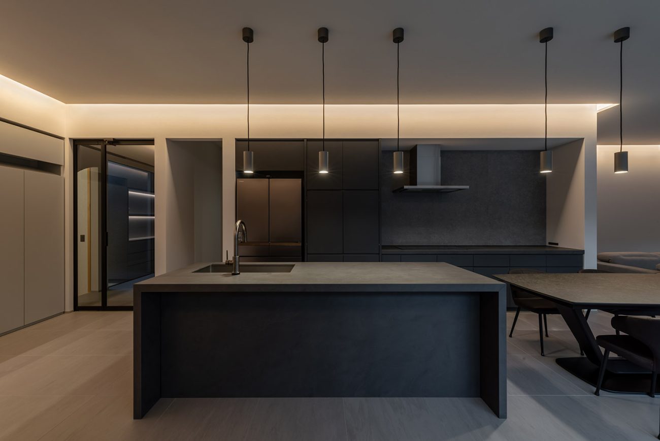 デザイン住宅建築実例_外観・注文住宅『CASE787 Monotone Nest』の建築実例・施⼯例の写真_LDK