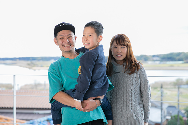 【山本さん邸】水・空・緑に抱かれて。運命の地で手に入れた〝終の棲家〟と思える住まい。