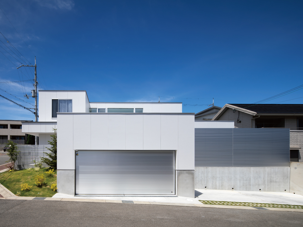 CASE627 HOUSE . GARAGE HOUSE